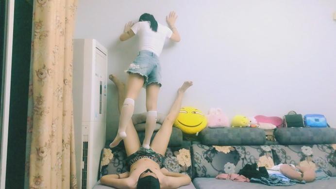 资讯|女王女主 美少女白丝爆踩裆 [17分26秒]