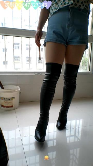 资讯|野性偏爱 性感长靴牛仔短裤挑战小龙虾 [9分14秒]