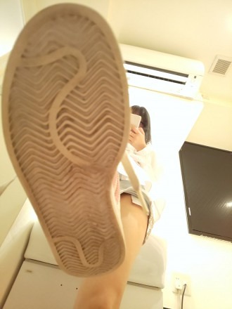 资讯|日韩调教 日本变态老伯喜欢被女生踩脸，喜欢让女生在脸上狠踩留下印记 [48分56秒]