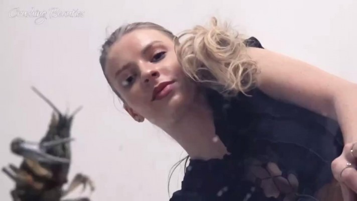 资讯|crush 993 &#8211; Veronica皮裤高跟凉鞋踩喷龙虾 [9分14秒]