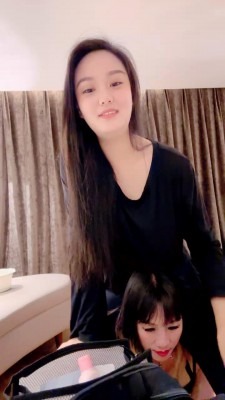 直播视频 《琳琳》女幕当坐垫伺候主人吃饭化妆/舔鞋底/浓痰 [30分19秒]