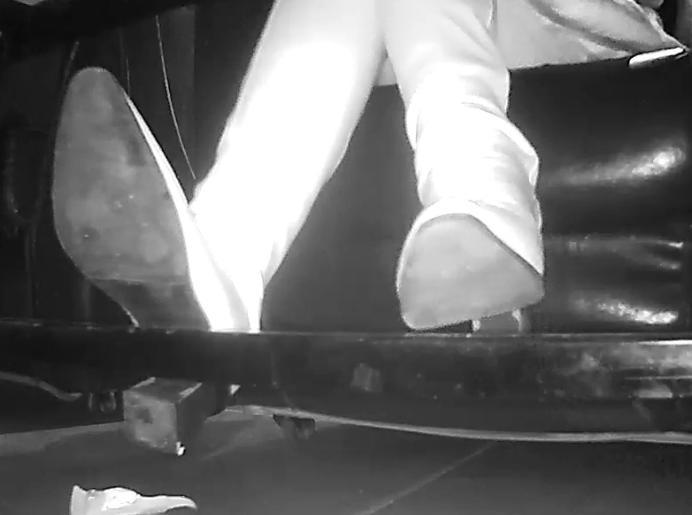 资讯|crush 《无意识紫杨》2020.12月中旬网吧白色高跟靴无意识舔鞋 [49分10秒]