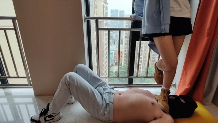 女王女主 《00后小彤》马丁靴周末半小时狂踩哥哥全身踩到窒息 [48分56秒]