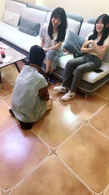 资讯|直播视频 《天津女仆店》和店里素人一起玩母畜 [30分19秒]