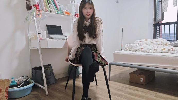 资讯|病娇工作室 学生娇娇指令闻臭袜子 [9分46秒]