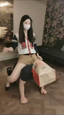 资讯|直播视频 《聆彤》身高差女主-高跟踩/骑马转胯/吃口水/臭脚捂脸 [30分19秒]