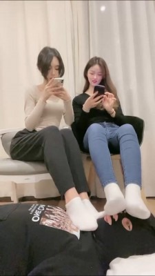 直播视频 《虞姬S》带素人姐妹运动鞋白袜玩狗《完整版》 [17分26秒]