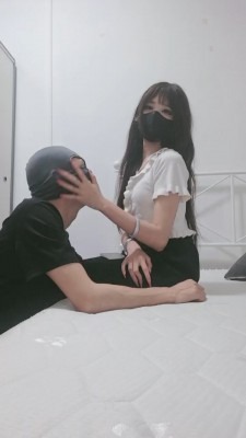 直播视频 《软玉》素人学生主白袜脚辱老师-踩踏 [30分19秒]