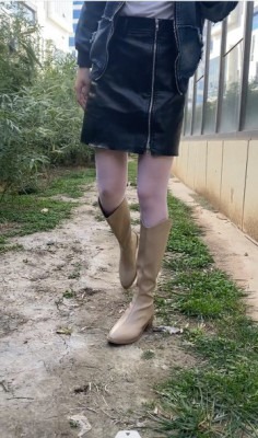 资讯|crush 《雅泫》户外白靴踩螳螂 [12分51秒]