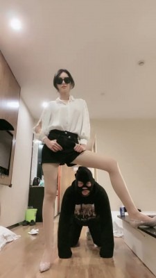 直播视频 《虞姬》闺蜜入圈性感调/高跟鞋全体重踩踏 [48分56秒]