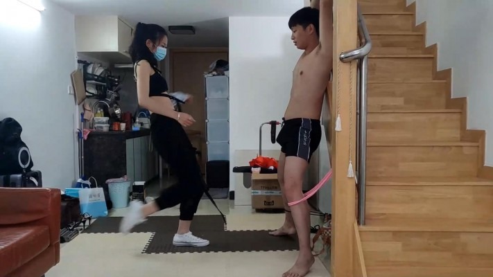 鱼爹归宿 上集：大力出奇迹之低帮白匡威踢裆，你只管忍着，剩下的交给小鱼姐姐。 [17分26秒]