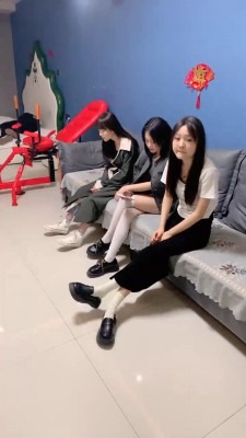 直播视频 《精神小妹》精彩-3S-花臂素人首调-踩踏骑马转胯闻袜 [48分56秒]