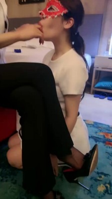 直播视频 《丹祖宗》双母畜-腿绞窒息/脚喂食/强制舔脚 [48分56秒]