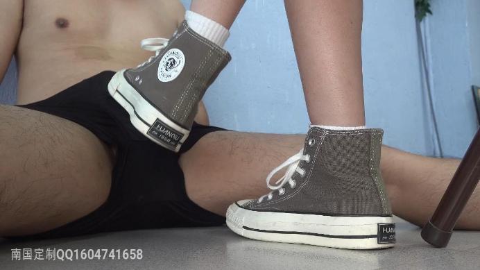 资讯|南国原创 《南国原创》情人节大片，潘婷帆布鞋臭袜子脚责，疯狂摩擦，美脚踩tu， [17分26秒]