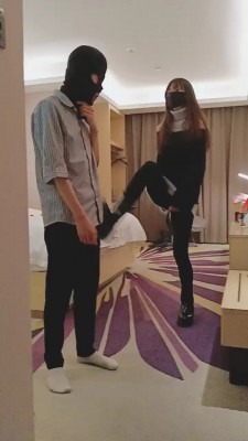 资讯|直播视频 《美娜格格》剧情-暴打工作人员《完整版》 [30分19秒]