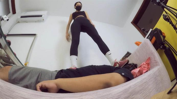 资讯|婧児小主 LCT_008d 晓G全语言 体重践踏 三运动鞋臭棉袜黑丝 踩地毯M健身游戏 [48分56秒]