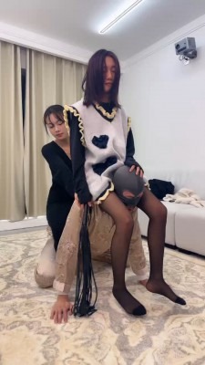 直播视频 《术术S》带素人入圈-肉丝黑丝捂脸/转胯/腿绞/捆绑 [48分56秒]