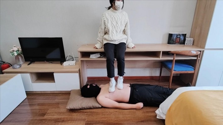 资讯|女王女主 《00后小彤》脏空军新年第一次踩哥哥 [48分56秒]