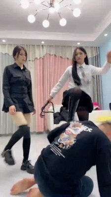 直播视频 《君舞女王》双S-精神小妹虐打踩踏 [48分56秒]