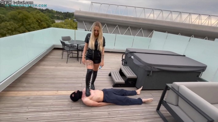 欧美调教 天台上，被踩扁在GoddessK的大皮靴之下！在女神皮靴跺压之下变成肉饼！ [48分56秒]