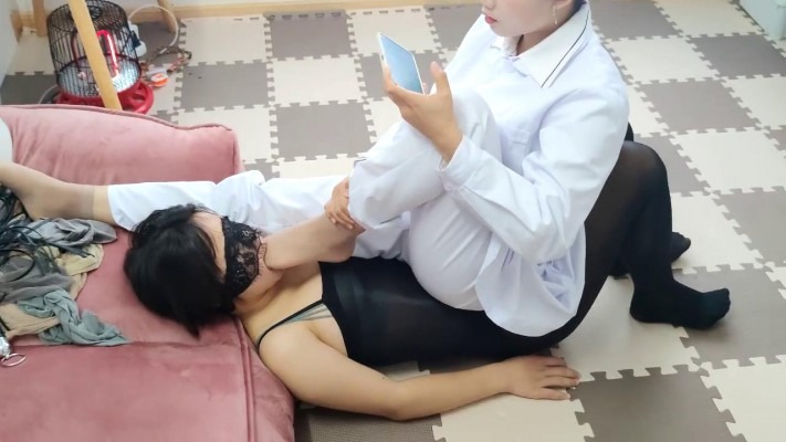 00后蕬小乃 《00后蕬小乃》女M日常除臭丝袜脚和裸足 [30分19秒]