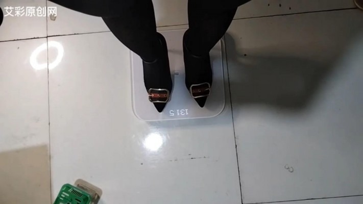 crush 闺蜜黑丝坐5只龟 [10分31秒]