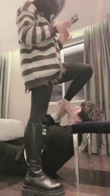 资讯|直播视频 《强抚》棉袜裸足强制深喉 [48分56秒]