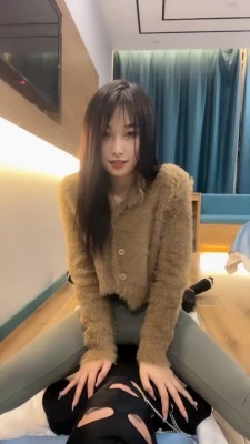 资讯|直播视频 《田甜圈》艺校女神虐地毯 [48分56秒]