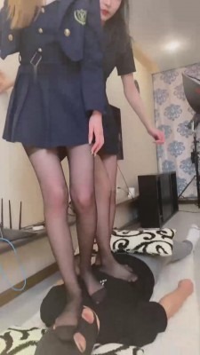 资讯|直播视频 《二宝》带素人小姐姐调圈养多奴《完整版》 [48分56秒]