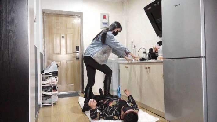 资讯|黑丝诱惑 《黑丝诱惑》素人姣姣原味长靴踩食物舔靴底 [48分56秒]