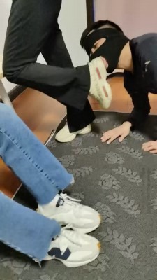 资讯|直播视频 《文文文》舔素人小姐姐的脏鞋 [23分34秒]