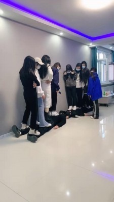 直播视频 《精神小妹》大型室内暴力专场 [1小时17分]