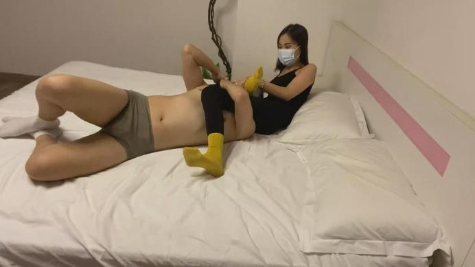 资讯|小思High踢 美女S腿绞虐小偷xs36 [32分35秒]