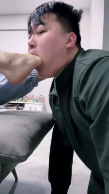 资讯|直播视频 《牙乖乖》裸足强制深喉《双视角版》 [48分56秒]