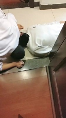 直播视频 《美少女》双奴的跪拜 [18分17秒]