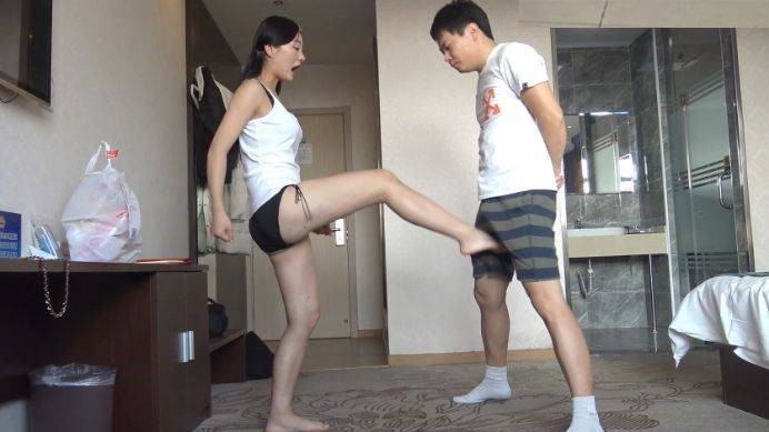 女王女主 晓时代 舞蹈妹纸踢裆初体验 [12分18秒]