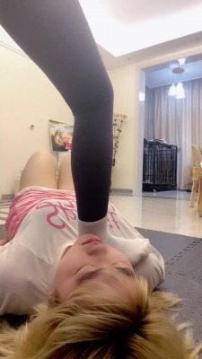 直播视频 《琳嘉》坐脸/踩脖子强制窒息母畜《双视角版》 [32分35秒]