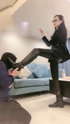 直播视频 《靴嘉倪》长靴S严厉调狗 [23分34秒]