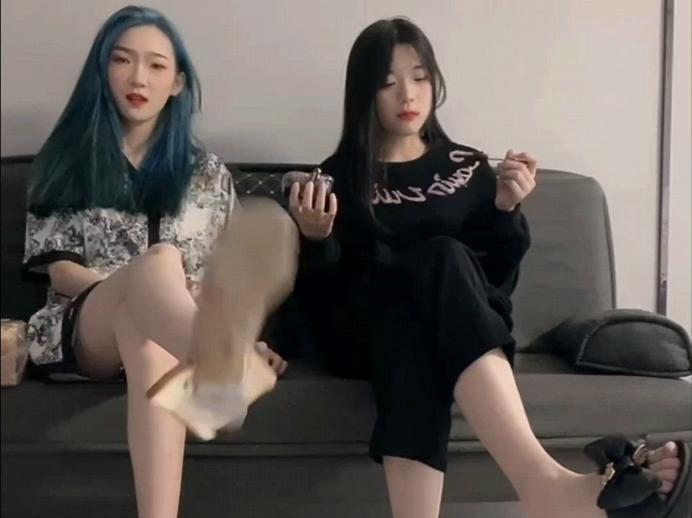 资讯|热血女神 《pov必买》女流氓团伙初柒双太妹鞋垫面包洗脚牛奶强制塞你嘴里逼你鲁pov [9分46秒]