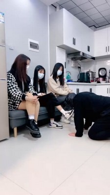 直播视频 《精神小妹》3位素人学生主气味圣水羞辱 [23分34秒]