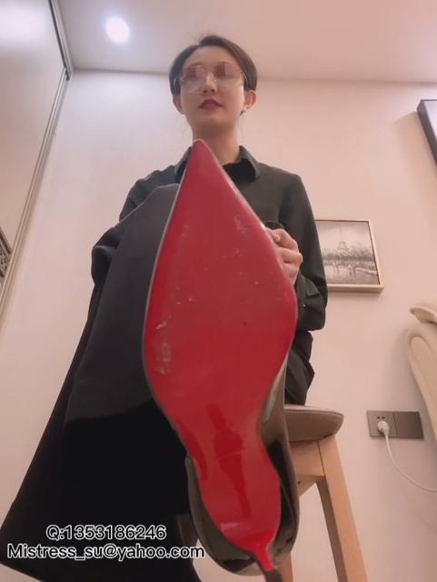 苏曼女主 《苏曼女神》 苏曼女神黑丝红底调教老板 剧情片《81》 [32分35秒]