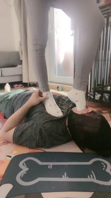 直播视频 《桃子老师》帆布鞋棉袜全体重踩踏 [48分56秒]