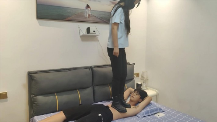 子怡工作室 《初晨s》刚入圈女主踩踏18岁小弟弟 [48分56秒]