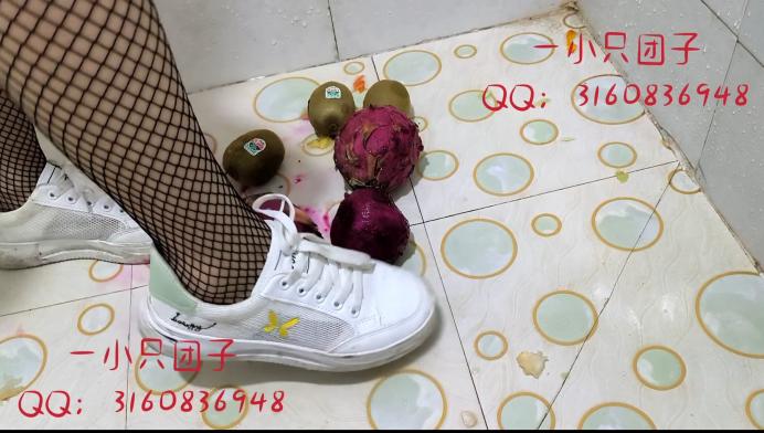 crush 小白鞋碾踩水果 [11分36秒]