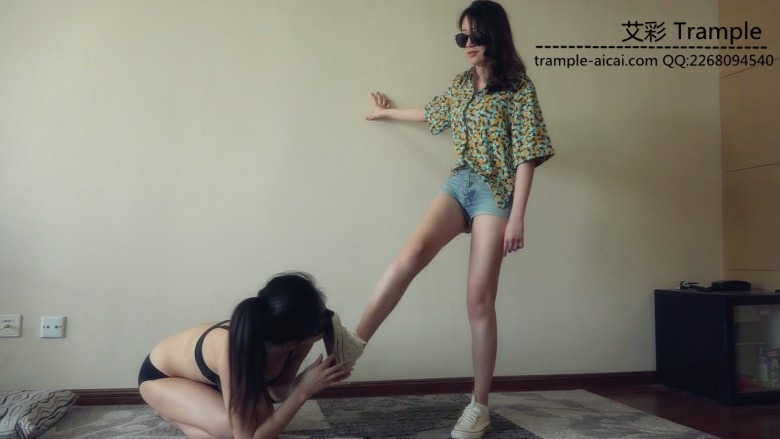 资讯|艾彩原创 『艾彩女女』原味帆布鞋白袜无情践踏调教女M [48分56秒]
