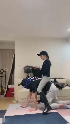 直播视频 《樱桃大大》超美长靴小姐姐骑马专场 [19分19秒]
