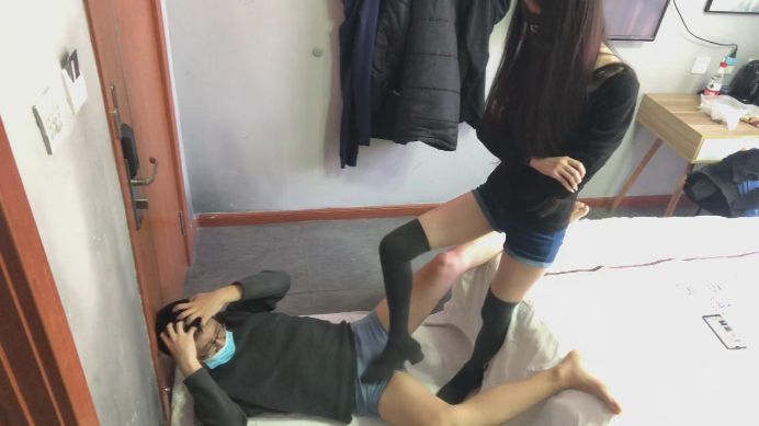 资讯|活力诗蔓 （袜靴蹂躏）时尚邻家女孩遇见宿醉男生 [48分56秒]