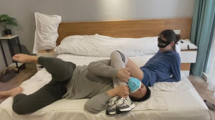 活力诗蔓 潜入私房的好色男生被美腿惩罚 [32分35秒]