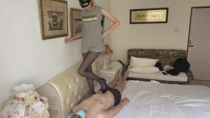 资讯|活力诗蔓 首次高跟鞋全体重虐踩 [48分56秒]