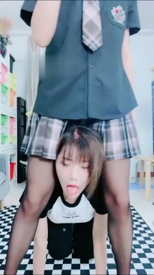 直播视频 《美离子》超美闺蜜甘愿做奴/口水诱惑羞辱 [30分19秒]